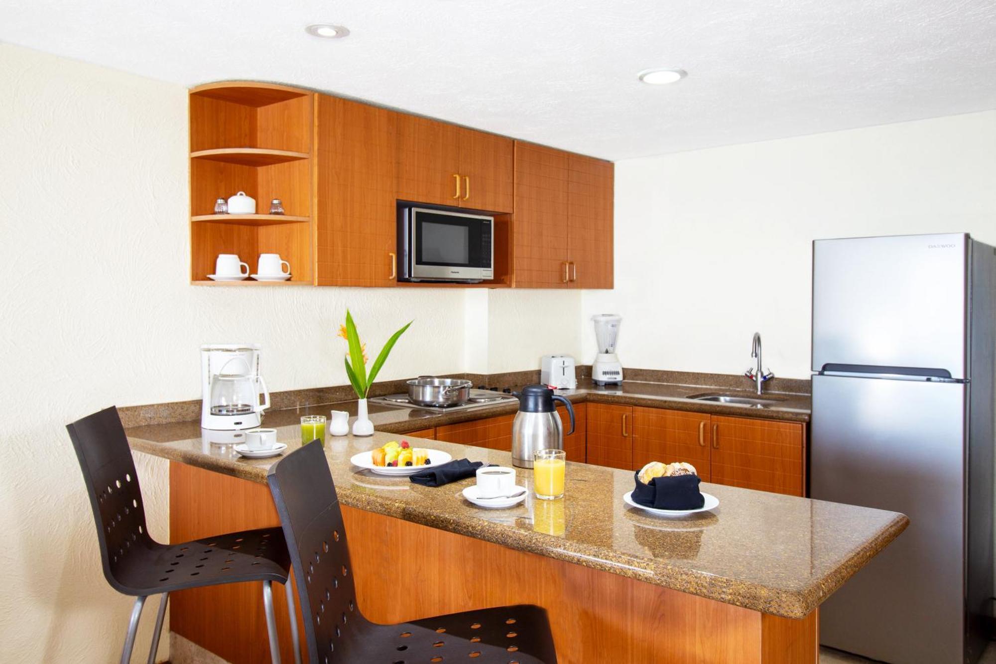 Plaza Pelicanos Grand Beach Resort All Inclusive Puerto Vallarta Exterior photo