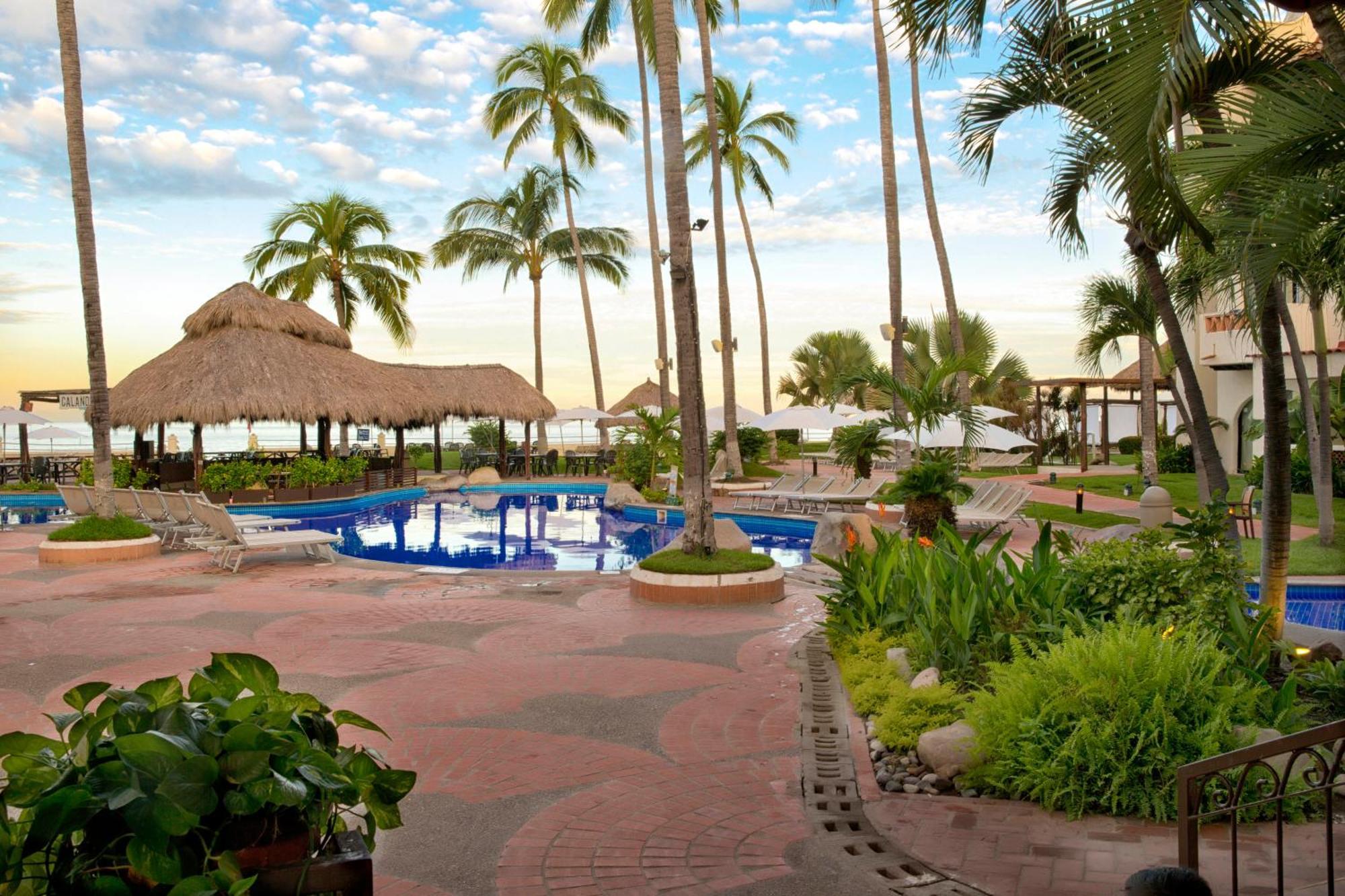 Plaza Pelicanos Grand Beach Resort All Inclusive Puerto Vallarta Exterior photo